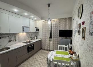 Продается 3-ком. квартира, 70 м2, Псковская область, улица Генерала Маргелова, 17