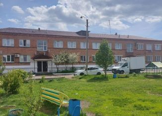 Продаю 2-комнатную квартиру, 45 м2, поселок городского типа Емельяново, улица 2-х Борцов, 29