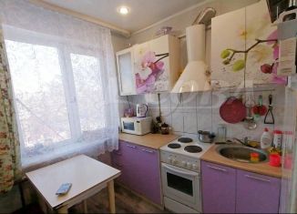 Продаю 2-ком. квартиру, 48 м2, Тобольск, 8-й микрорайон, 12