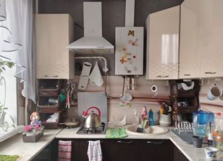 Продается 3-комнатная квартира, 60 м2, Крымск, Горная улица, 2