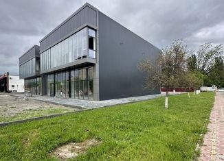 Сдаю в аренду помещение свободного назначения, 500 м2, Грозный, 2-й микрорайон, бульвар Султана Дудаева, 6А