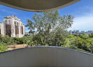 Продаю 4-комнатную квартиру, 110 м2, Сочи, Виноградная улица, 15/1