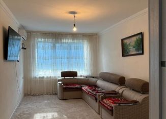 Продаю 2-комнатную квартиру, 50 м2, Грозный, улица Иоанисиани, 13, 4-й микрорайон