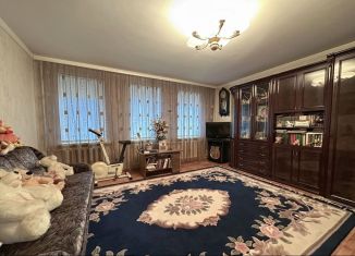 Продам 2-ком. квартиру, 66 м2, Саратов, улица имени И.В. Мичурина, 19/27