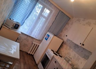 Сдаю 3-комнатную квартиру, 70 м2, Курчатов, Садовая улица, 4
