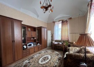 Продаю 2-ком. квартиру, 63 м2, Петергоф, Самсониевская улица, 7