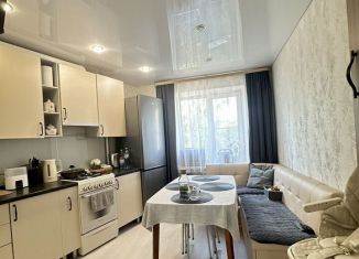 Продается 1-комнатная квартира, 38 м2, Боровичи, набережная 60 лет Октября, 8