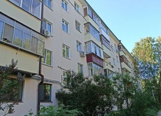 Продается 2-ком. квартира, 46.5 м2, Татарстан, улица Чехова, 4В