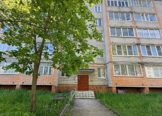 Продам 1-ком. квартиру, 32.3 м2, Кимры, улица 60 лет Октября, 32