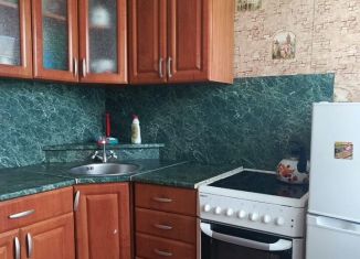 Сдаю в аренду 2-ком. квартиру, 45 м2, Мыски, улица Максима Горького, 40