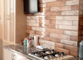 Сдается 2-комнатная квартира, 60 м2, Геленджик, улица Островского, 67Д