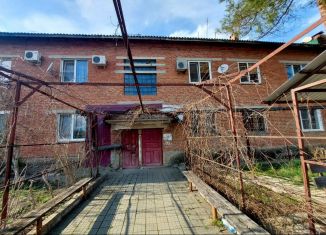 Продается 4-комнатная квартира, 90 м2, Апшеронск, улица Макаренко, 8