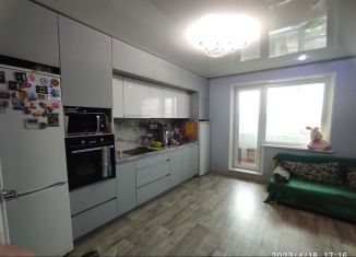 Продается 4-комнатная квартира, 97.4 м2, Копейск, улица Короленко, 12А