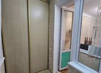 Сдается двухкомнатная квартира, 47 м2, Каспийск, улица Сулеймана Стальского