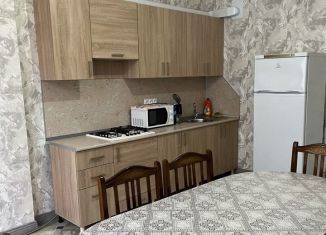 Аренда трехкомнатной квартиры, 86 м2, Дагестан, улица Азизова, 4
