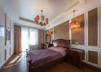 Продается 2-комнатная квартира, 83.6 м2, Екатеринбург, улица Папанина, 18, метро Площадь 1905 года