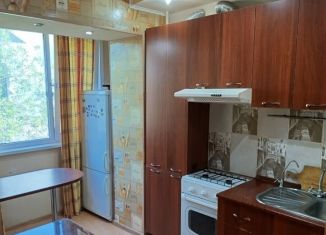 Продается двухкомнатная квартира, 40 м2, Астрахань, улица Александрова, 3