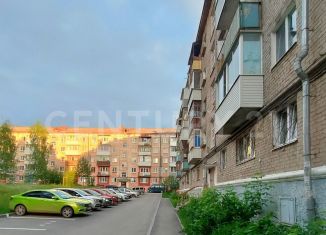 Продается двухкомнатная квартира, 46 м2, Пермский край, улица Мира, 93