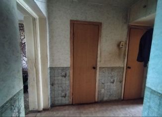 Продаю трехкомнатную квартиру, 61 м2, Новокуйбышевск, улица Егорова, 1