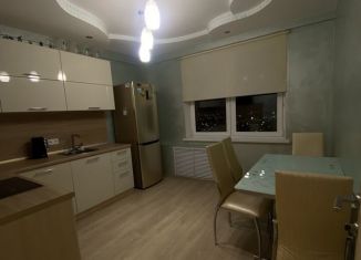 Продается двухкомнатная квартира, 73 м2, Челябинск, улица Чайковского, 7Б