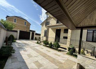 Продаю дом, 298 м2, посёлок городского типа Ленинкент, улица Шамилова, 5