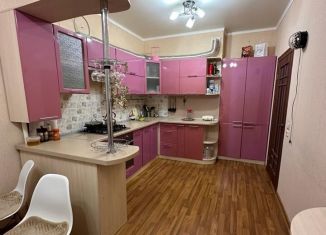 Аренда 2-комнатной квартиры, 60 м2, Астраханская область, Белгородская улица, 1к3