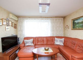 Продается четырехкомнатная квартира, 74 м2, Челябинск, улица Курчатова, 34