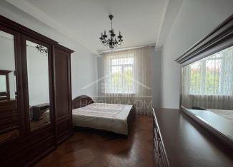 Продается 5-комнатная квартира, 140 м2, Нальчик, проспект Ленина, 20, район Центр