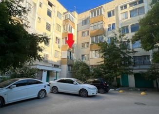 Трехкомнатная квартира на продажу, 72.3 м2, посёлок городского типа Черноморское, улица Димитрова, 10А