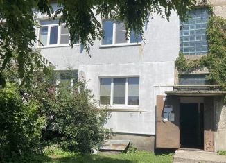Продам трехкомнатную квартиру, 70 м2, Славск, Комсомольская улица