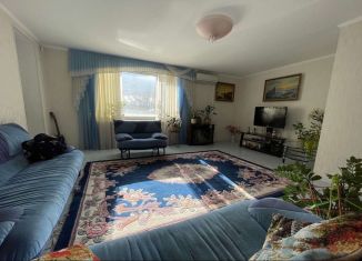 3-комнатная квартира в аренду, 118 м2, Симферополь, улица Тургенева