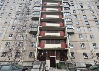 Продается 3-комнатная квартира, 70 м2, Санкт-Петербург, метро Комендантский проспект, Камышовая улица, 32к1