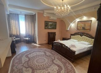 Сдается 3-ком. квартира, 150 м2, Сочи, Пятигорская улица, 56/6, микрорайон Соболевка