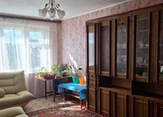 Трехкомнатная квартира в аренду, 62 м2, Новочебоксарск, улица Строителей, 32