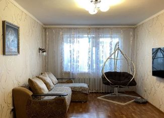 Продается трехкомнатная квартира, 72.4 м2, Белогорск, Сосновая улица, 2
