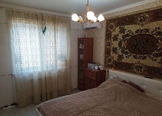 Продаю 1-ком. квартиру, 30 м2, посёлок Российский, улица Атамана Бабыча, 5