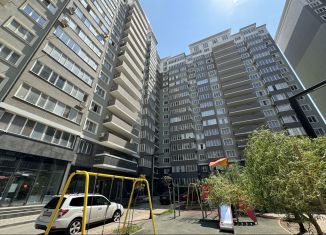 Продам 3-комнатную квартиру, 122 м2, Махачкала, улица Вузовское Озеро, 13, ЖК Семейный