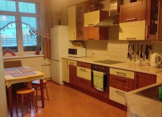 Сдается в аренду 3-ком. квартира, 103 м2, Санкт-Петербург, Бассейная улица, 10, Бассейная улица