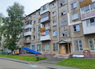 Продаю 3-комнатную квартиру, 56.3 м2, Кемерово, Октябрьский проспект, 8