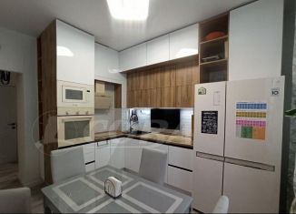 Продажа 2-ком. квартиры, 57 м2, Тюмень, улица Бориса Опрокиднева, 2к1, ЖК Семейный