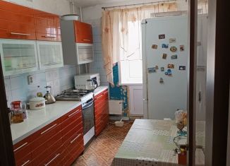 Продается 3-ком. квартира, 61 м2, Саратовская область, Омская улица, 1А