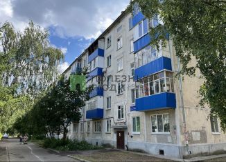 Продаю 2-ком. квартиру, 43 м2, Татарстан, улица Шамиля Усманова, 33/1