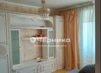 Продаю 3-комнатную квартиру, 60 м2, Каменск-Шахтинский, улица Ворошилова, 143/6