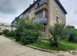 Продается 2-ком. квартира, 42 м2, Красноуральск, улица Чернышевского, 3А