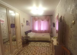 Продам 3-ком. квартиру, 59 м2, городской посёлок Толмачёво, Советская улица, 2