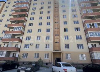 Продаю 4-ком. квартиру, 104 м2, Каспийск, проспект М. Омарова, 7