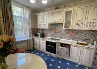 Сдача в аренду четырехкомнатной квартиры, 105 м2, Москва, 1-й Красногвардейский проезд, 8, метро Выставочная