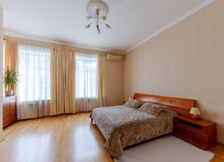 Сдается в аренду 2-ком. квартира, 85 м2, Санкт-Петербург, набережная реки Мойки, 32, метро Невский проспект