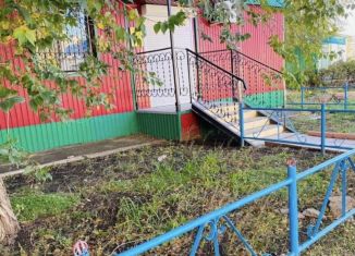 Продаю торговую площадь, 64 м2, Ясный, Октябрьская улица, 15