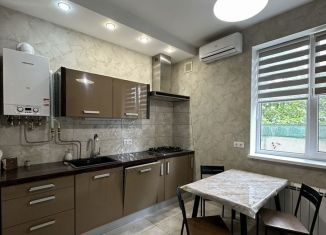Сдам в аренду 2-ком. квартиру, 50 м2, Краснодар, улица 3-я Линия, 59